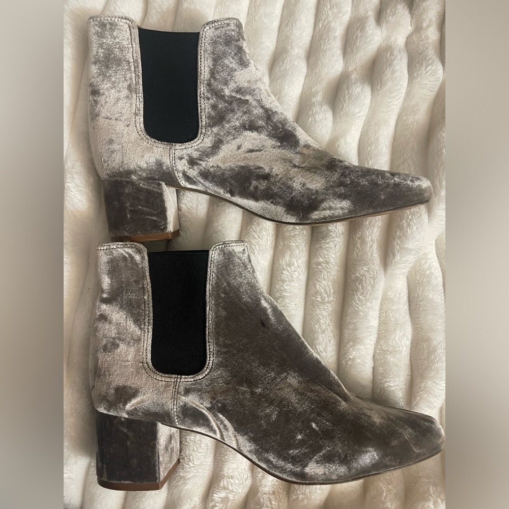 Madewell Walker Chelsea Boot in Velvet size 8